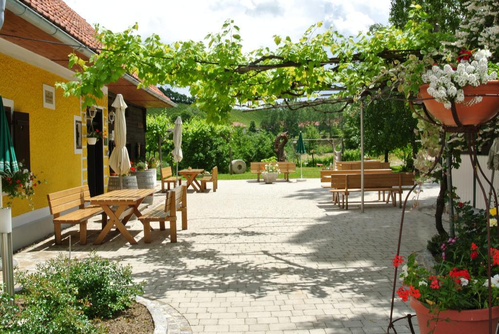 Weingut Primus Suedsteiermark Spielfeld Ngoại thất bức ảnh